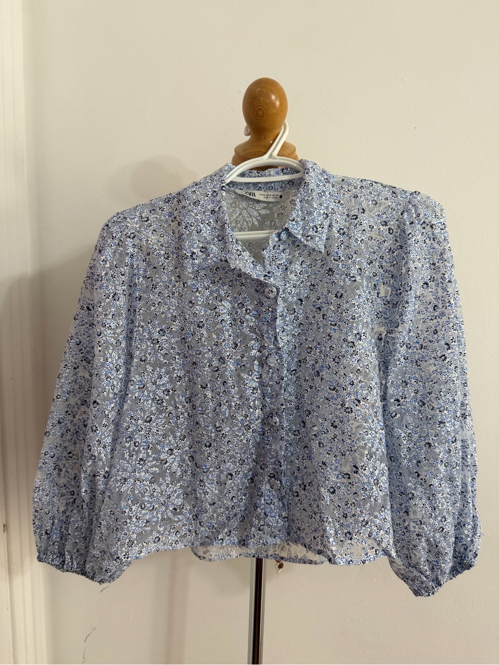 Zara Light Blue Floral Button-Down Shirt Cropped Style
